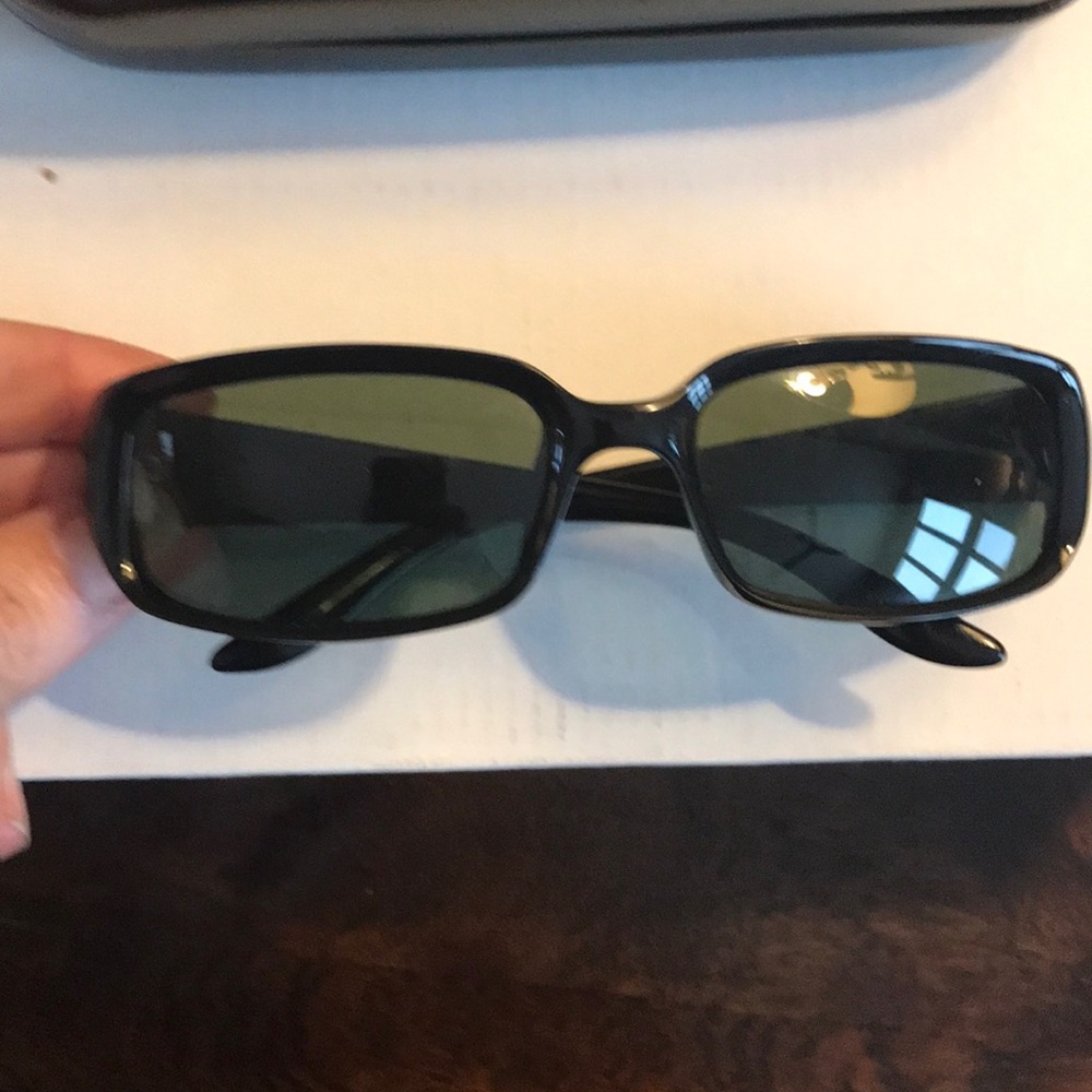 Gucci black plastic framed sunglasses